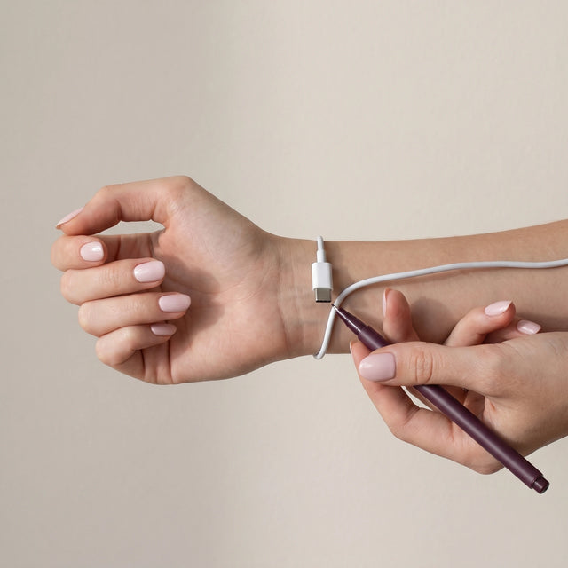 Measuring the wrist with a cable or paper strip
